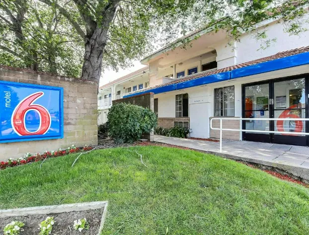 Motel 6 Pinole, CA hotel detail image 1