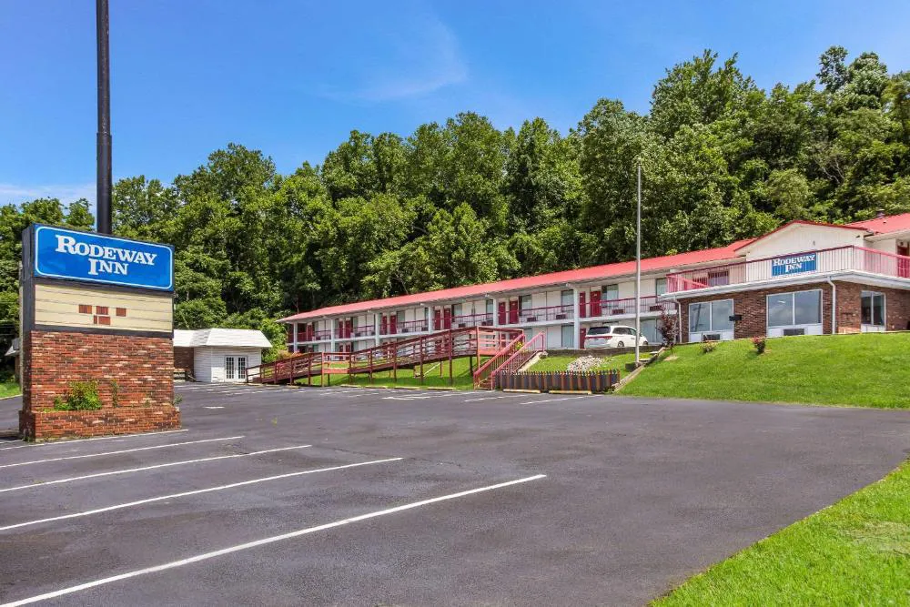 Rodeway Inn hotel hero