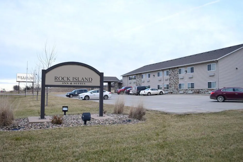 Rock Island Inn & Suites hotel hero