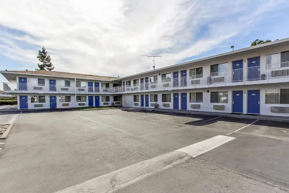 Super 8 by Wyndham Santa Clara hotel hero