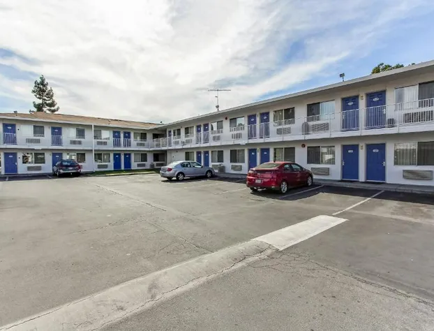 Super 8 by Wyndham Santa Clara hotel detail image 2