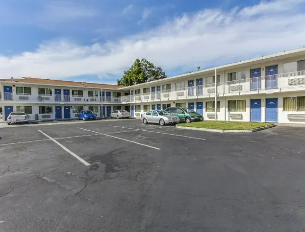 Super 8 by Wyndham Santa Clara hotel detail image 3