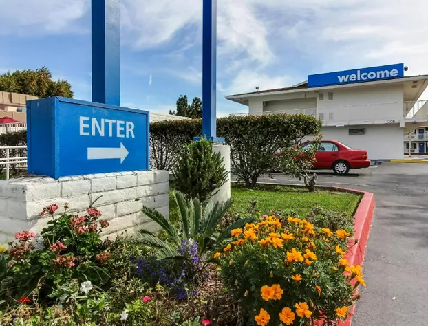 Super 8 by Wyndham Santa Clara hotel detail image 4