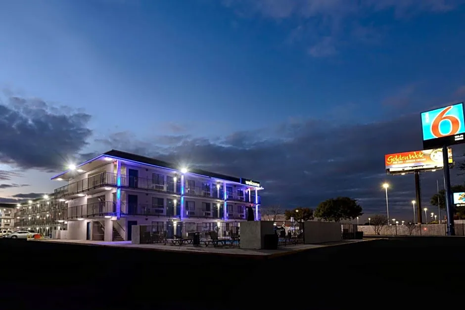Motel 6 San Antonio, TX - West SeaWorld hotel hero