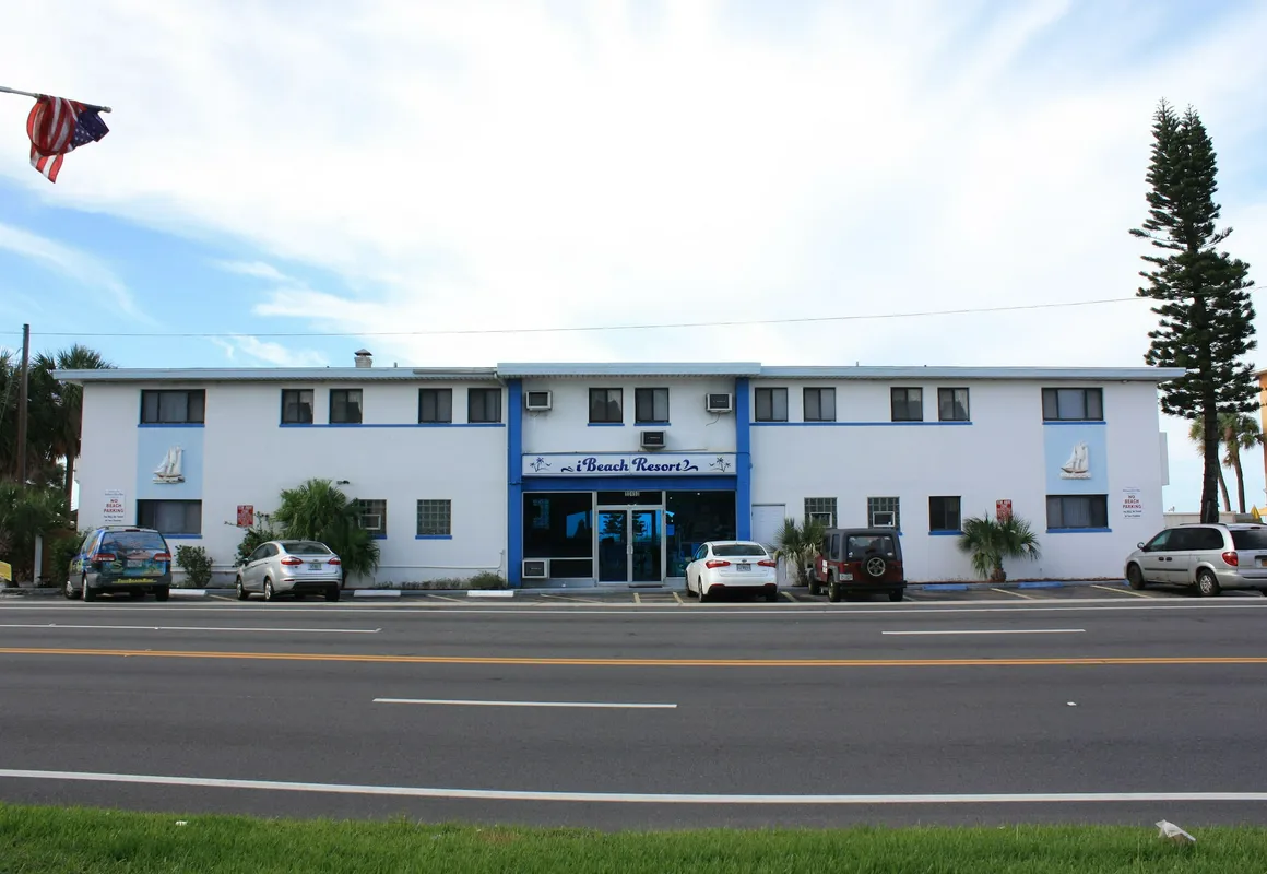 iBeach Resort hotel hero