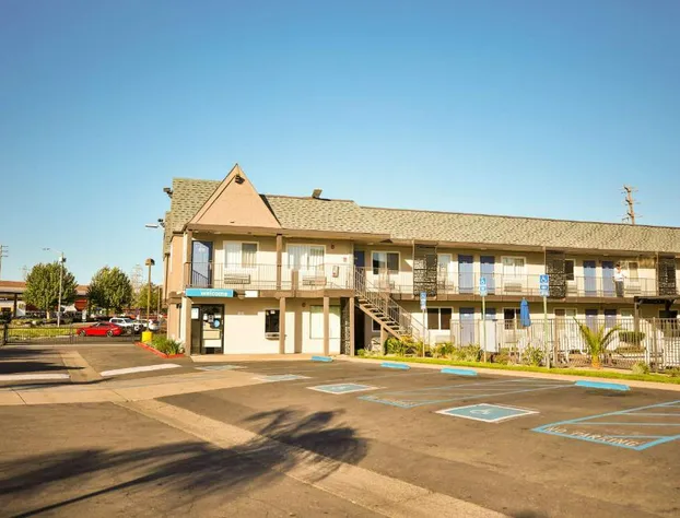 Motel 6 Sacramento, CA - Central hotel detail image 1
