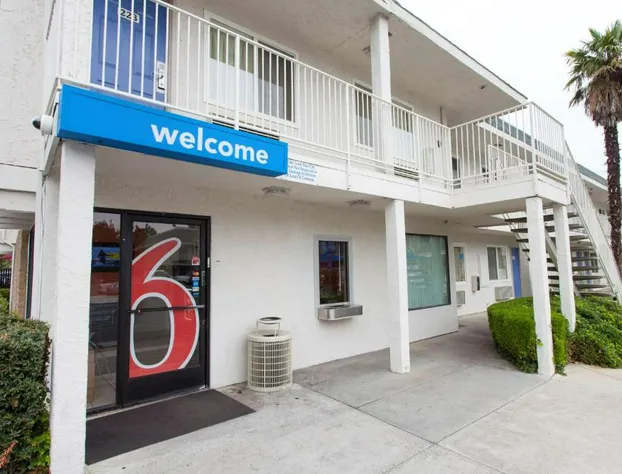Motel 6 Sacramento, CA - Central hotel detail image 2