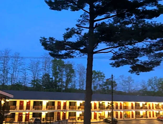 Amber's Inn & Suites hotel detail image 1