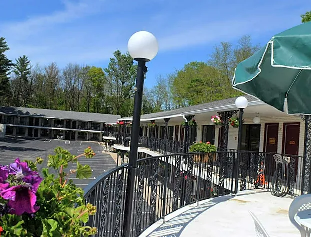 Amber's Inn & Suites hotel detail image 2