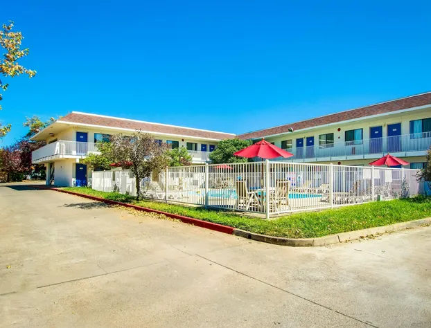 Motel 6 Redding, CA - North hotel detail image 1