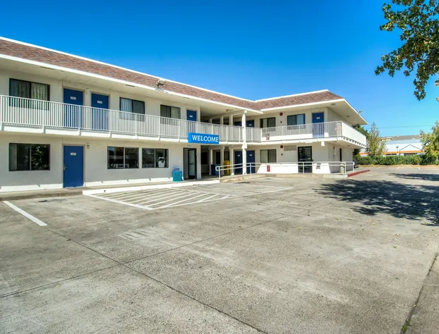 Motel 6 Redding, CA - North hotel detail image 4