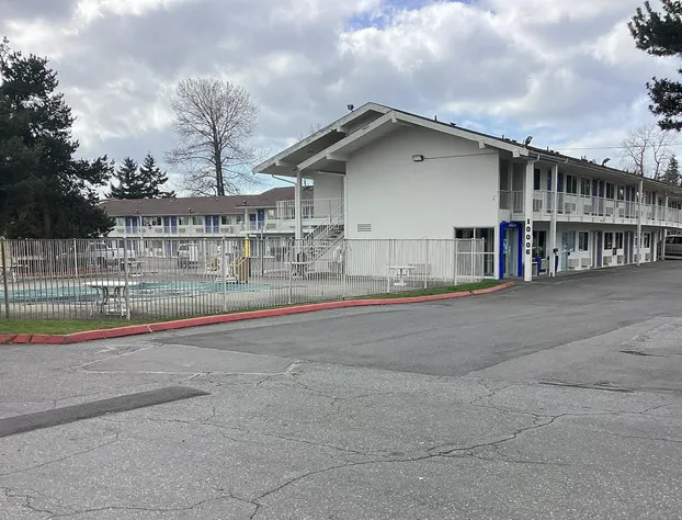 Motel 6 Everett, WA - North hotel detail image 1