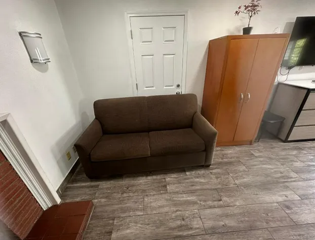 Town and Country Inn hotel detail image 1