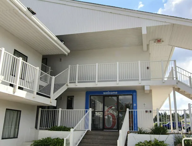 Motel 6 Middleburg Heights, OH - Cleveland hotel detail image 1