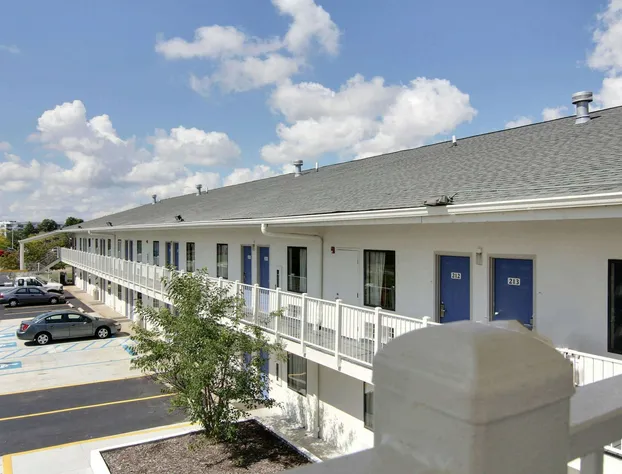 Motel 6 Middleburg Heights, OH - Cleveland hotel detail image 1