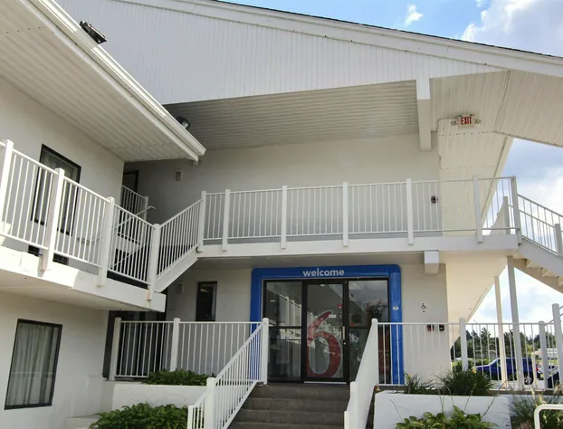 Motel 6 Middleburg Heights, OH - Cleveland hotel detail image 2