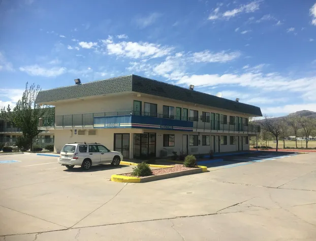 Travelodge by Wyndham Raton hotel detail image 3