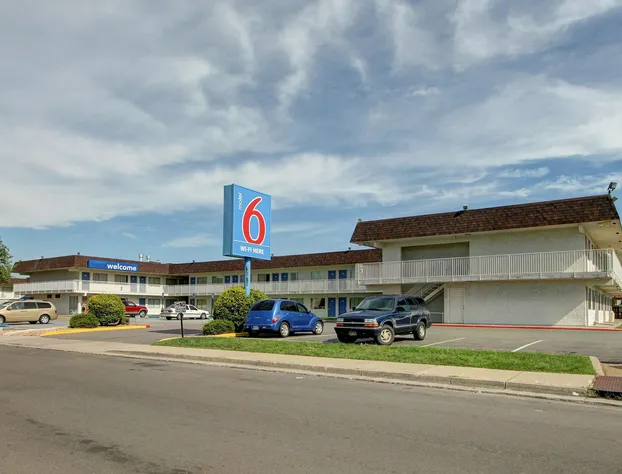 Motel 6 Denver, CO - Airport hotel detail image 2
