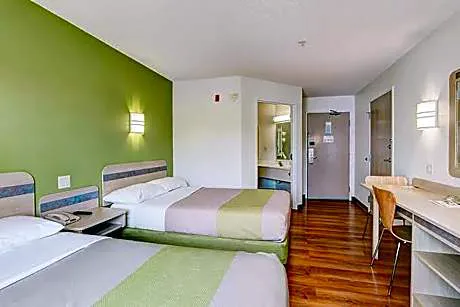 Super 8 by Wyndham Aurora East hotel detail image 2