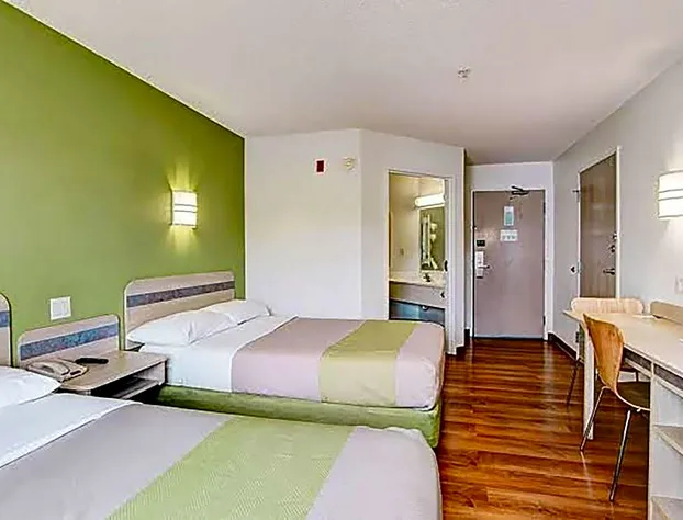 Super 8 by Wyndham Aurora East hotel detail image 3