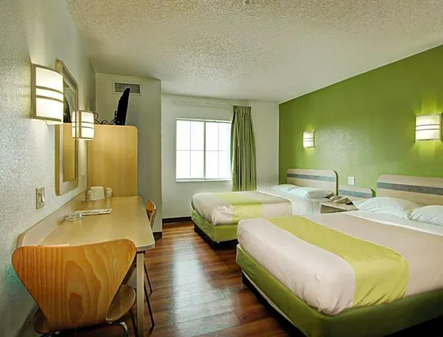 Super 8 by Wyndham Aurora East hotel detail image 4