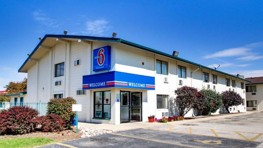 Motel 6 Normal, IL - Bloomington Area hotel hero
