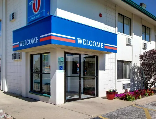 Motel 6 Normal, IL - Bloomington Area hotel detail image 1