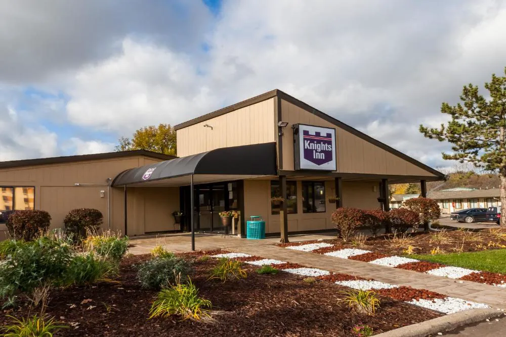 Knights Inn Flint hotel hero