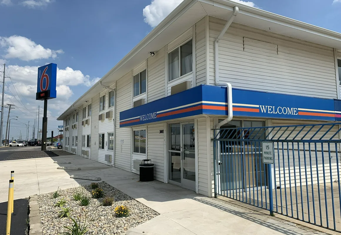 Motel 6 Fort Wayne, IN hotel hero