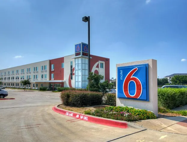 Motel 6 Roanoke, TX - Northlake - Speedway hotel detail image 2