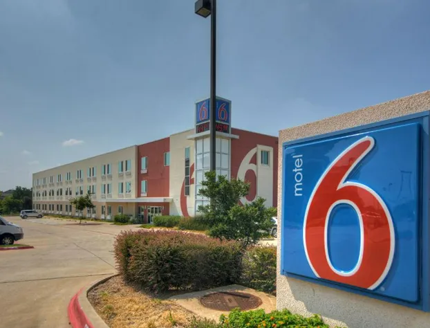 Motel 6 Roanoke, TX - Northlake - Speedway hotel detail image 1