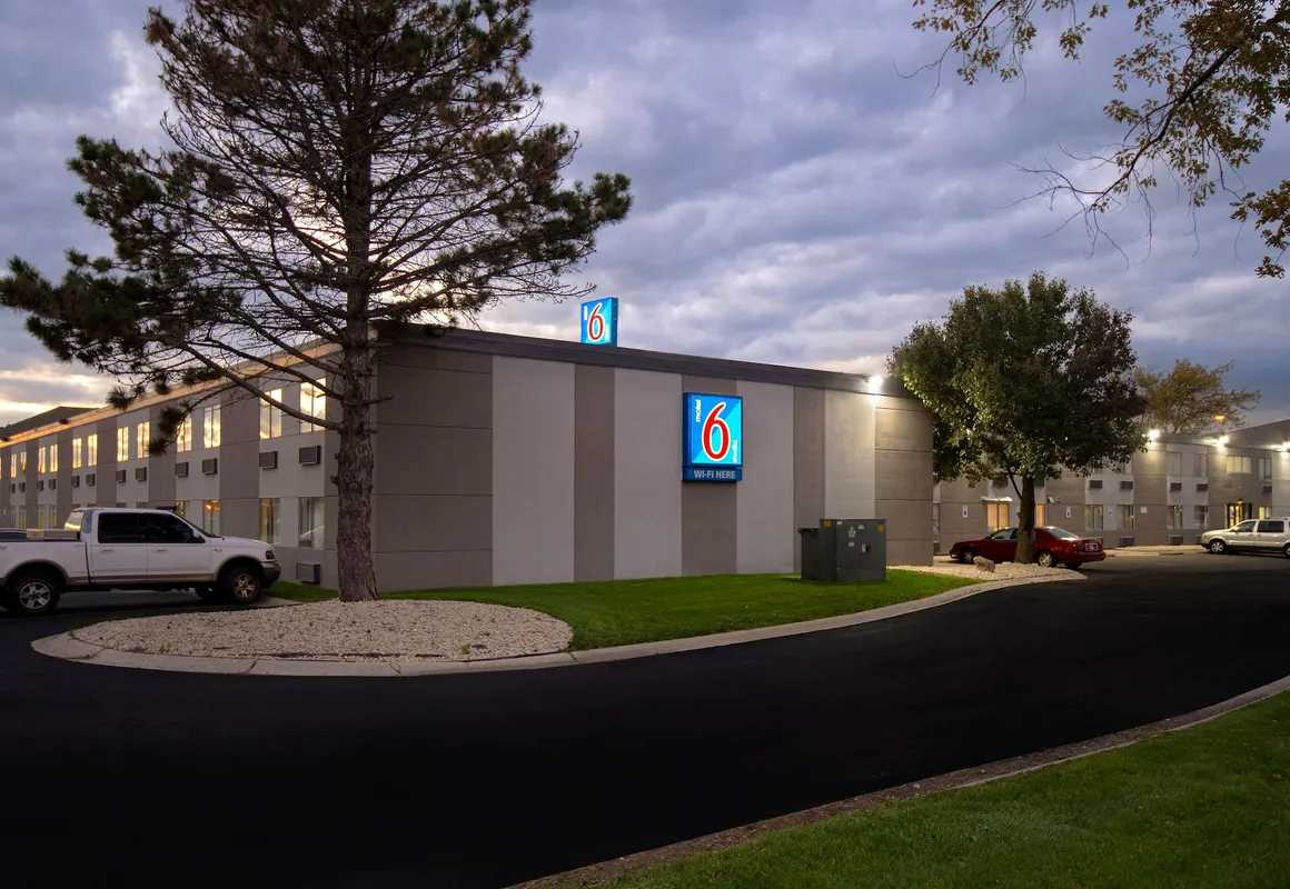 Motel 6 Merrillville, IN hotel hero