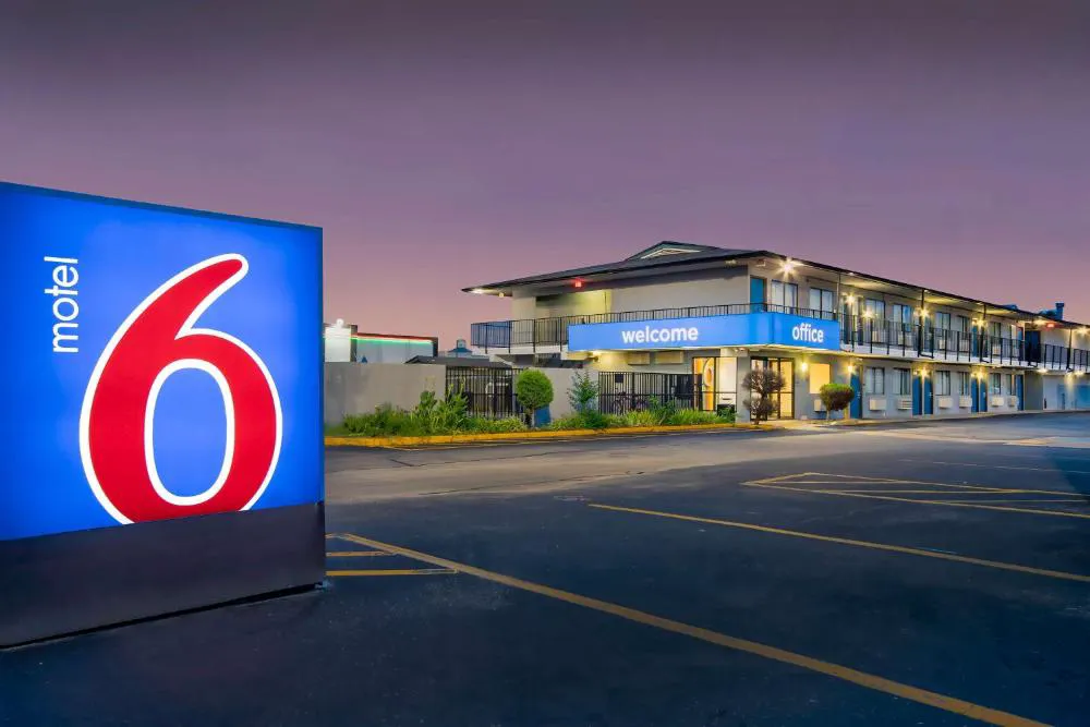 Motel 6 Jonesboro, AR hotel hero