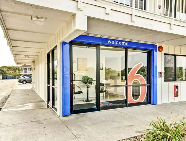 Motel 6 Pittsburgh, PA - Crafton hotel detail image 4