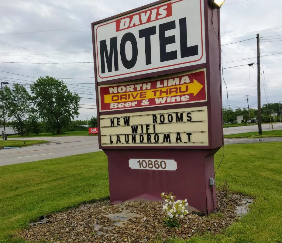 Davis Motel hotel hero