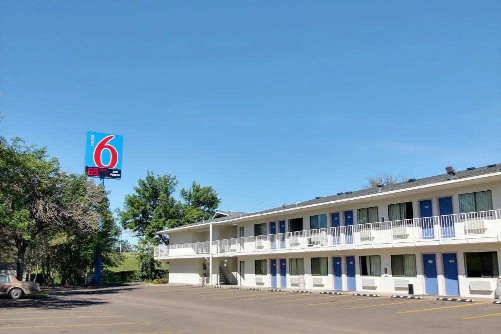 Motel 6 Bismarck, ND hotel hero