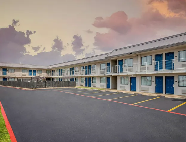 Motel 6 Euless, TX - Dallas hotel detail image 1