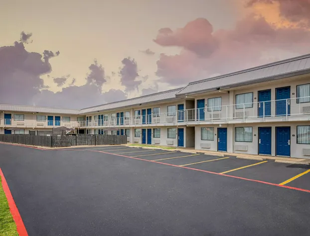 Motel 6 Euless, TX - Dallas hotel detail image 1