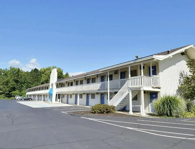 Travelodge by Wyndham Brattleboro VT hotel detail image 1