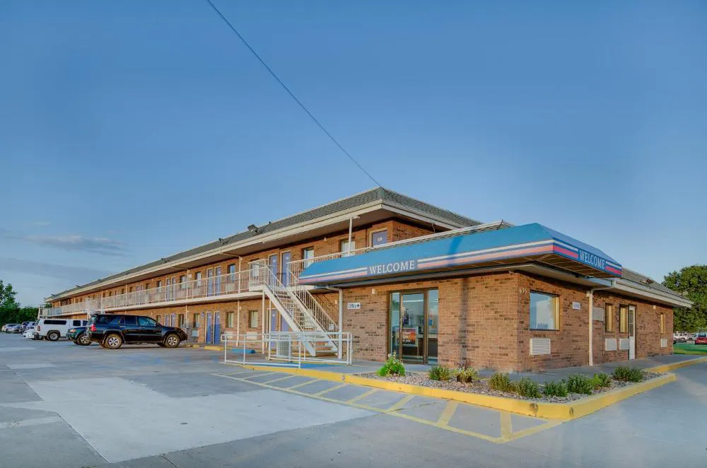 Motel 6 Salina, KS hotel hero