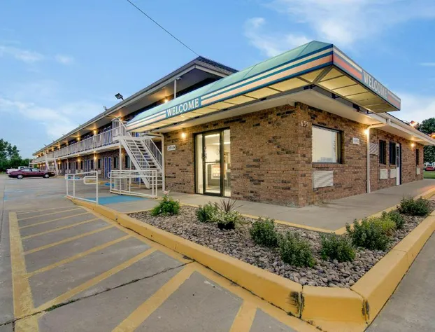 Motel 6 Salina, KS hotel detail image 2