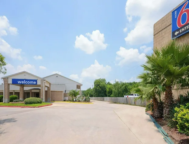 Motel 6 Baytown, TX - Baytown East hotel detail image 1