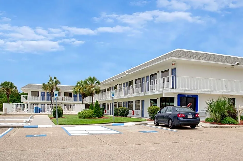 Motel 6 Gulfport, MS – Airport hotel hero