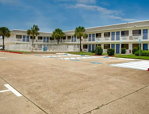 Motel 6 Gulfport, MS – Airport hotel detail image 1