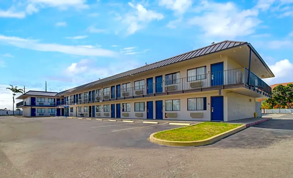 Motel 6 Venice, FL hotel hero