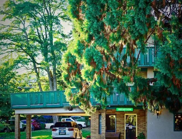 Robin Hood Inn & Suites hotel detail image 1