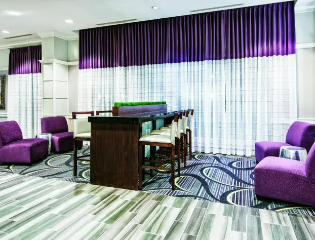 La Quinta Inn & Suites by Wyndham San Antonio Riverwalk hotel detail image 3