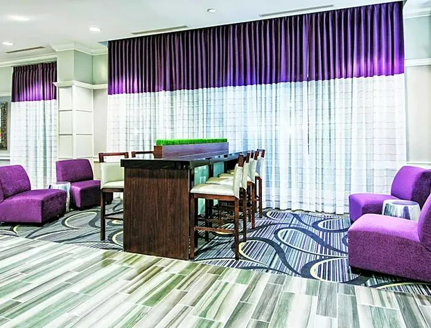 La Quinta Inn & Suites by Wyndham San Antonio Riverwalk hotel detail image 3