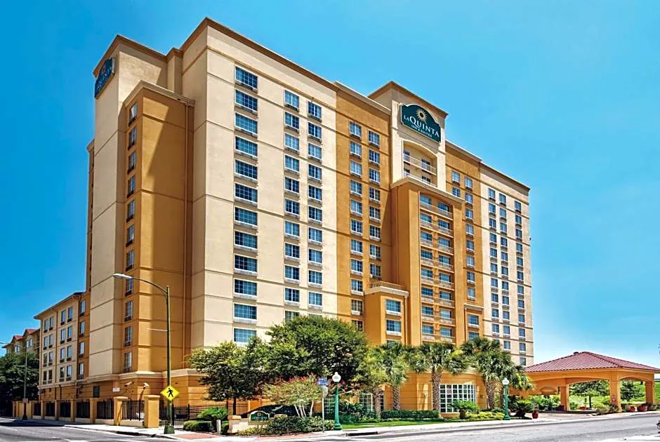 La Quinta Inn & Suites by Wyndham San Antonio Riverwalk hotel hero
