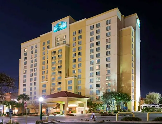La Quinta Inn & Suites by Wyndham San Antonio Riverwalk hotel detail image 1